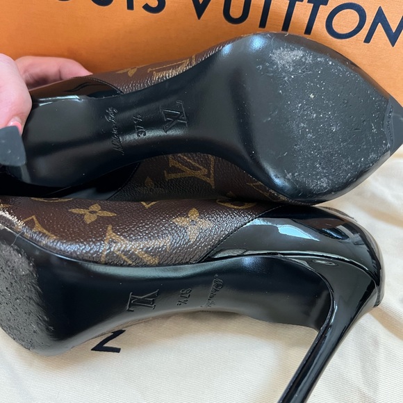 Authentic Louis Vuitton Cherie Pumps - Picture 2 of 6